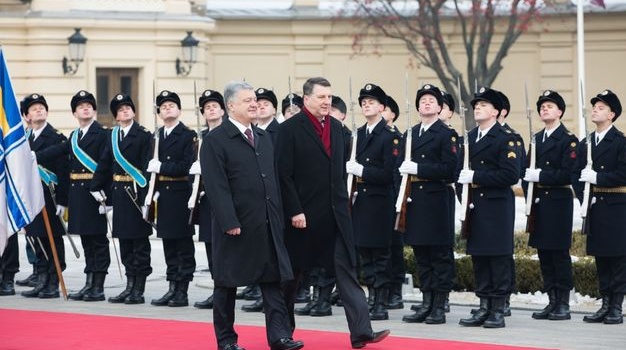 Президент Латвии собирается на Донбасс