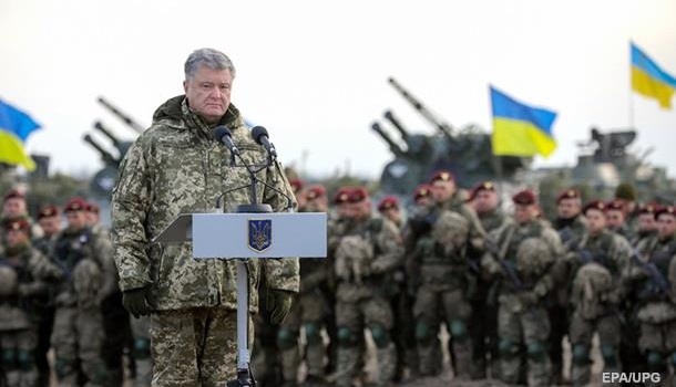 Петр Порошенко подписал указ о введении военного положения в Украине Петр Порошенко подписал указ о введении военного положения в Украине