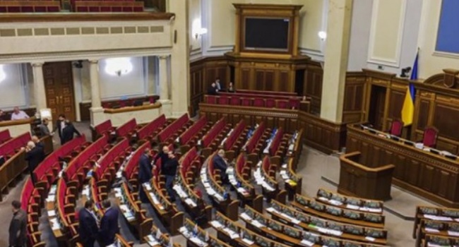 Рада ушла на "десятиминутку", нет уже больше часа Рада ушла на "десятиминутку", нет уже больше часа