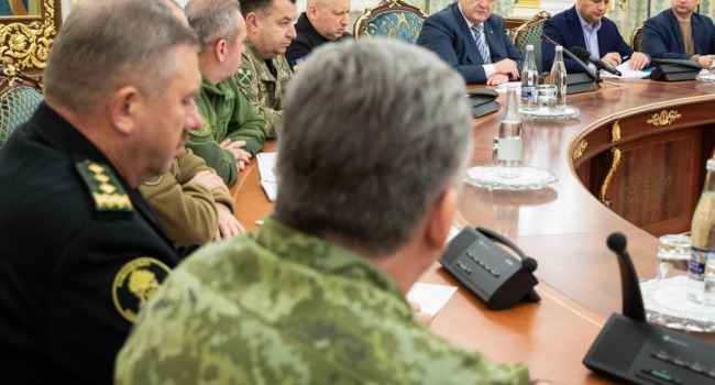 Агрессия в Азовском море: Петр Порошенко изменил сроки военного положения в Украине