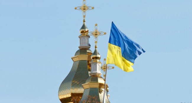 Единой поместной УПЦ в Украине не помешает военное положение Единой поместной УПЦ в Украине не помешает военное положение