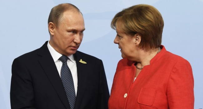 Путин обратился к Меркель с просьбой повлиять на Украину