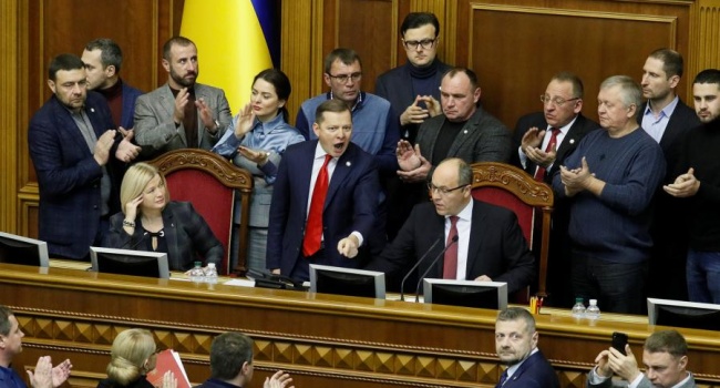 У популистов одна песня: сначала РФ напала, чтобы Порошенко выиграл выборы, теперь – чтобы выборы не проводить вообще У популистов одна песня: сначала РФ напала, чтобы Порошенко выиграл выборы, теперь – чтобы выборы не проводить вообще