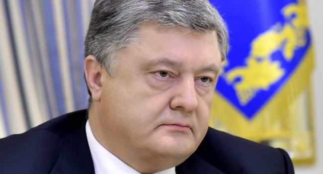 Политолог: «Решение Порошенко спасает Украину от повторного вторжения России» Политолог: «Решение Порошенко спасает Украину от повторного вторжения России»