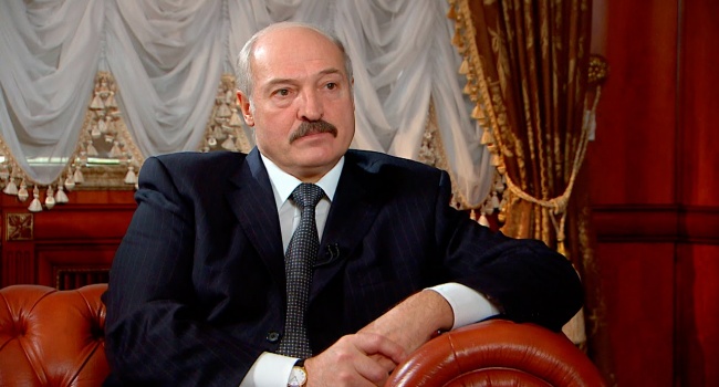 СМИ: «Лукашенко помогает Киеву воевать на Донбассе» СМИ: «Лукашенко помогает Киеву воевать на Донбассе»