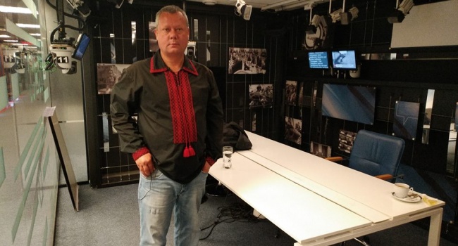 Сазонов: у большинства критиков президентского указа о военном положении срабатывает «эффект киевлянина» Сазонов: у большинства критиков президентского указа о военном положении срабатывает «эффект киевлянина»