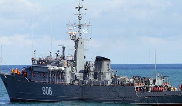Российский военный корабль направляется к Азовскому морю Российский военный корабль направляется к Азовскому морю
