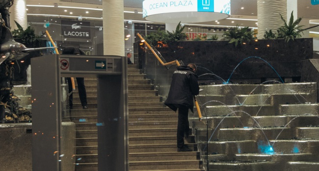 Ocean Plaza в очередной раз оказалась "под прицелом" дымовых шашек Ocean Plaza в очередной раз оказалась "под прицелом" дымовых шашек