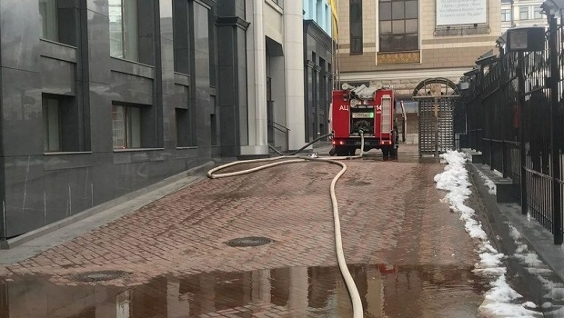 В здании Минфина в Киеве произошел пожар: опубликованы фото и видео В здании Минфина в Киеве произошел пожар: опубликованы фото и видео