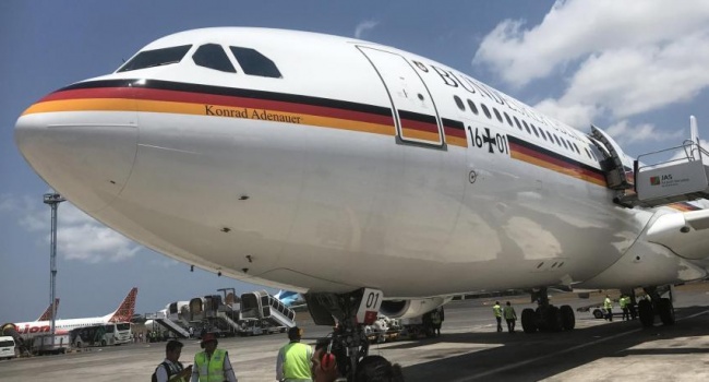 Во время полета на саммит G20 самолет Меркель сломался в воздухе