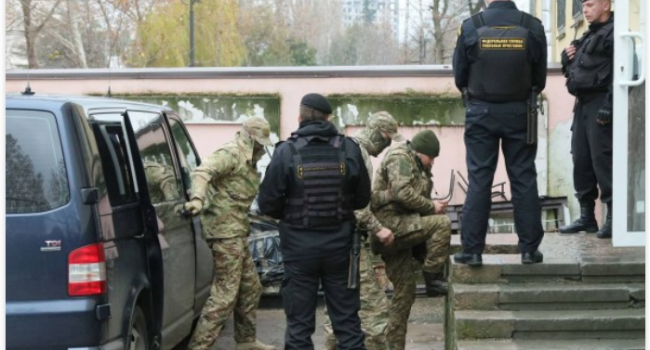 Зачем заставили снять форму украинских моряков? Ответил представитель президента Зачем заставили снять форму украинских моряков? Ответил представитель президента