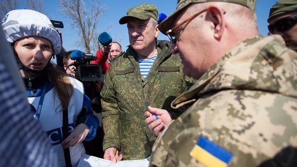 СЦКК: Оккупанты стягивают на Донбасс тяжелую технику