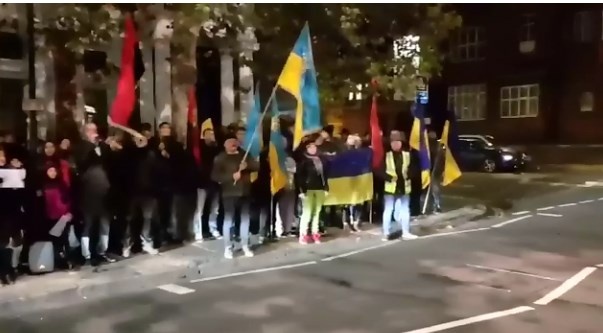 Украинцы в Лондоне протестуют в поддержку украинских моряков