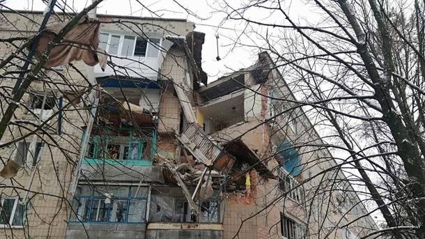 Взрыв в доме в Фастове: один человек получил ранения, под плитами могут быть ещё люди Взрыв в доме в Фастове: один человек получил ранения, под плитами могут быть ещё люди