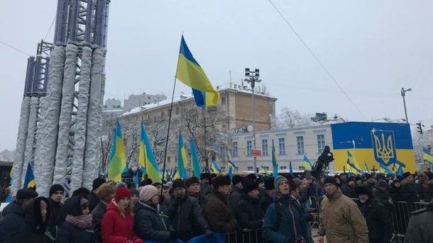 Мужчины с ножом и нунчаками задержаны в центре Киева Мужчины с ножом и нунчаками задержаны в центре Киева