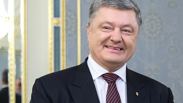 Порошенко: Больше РПЦ не будет расставлять в Украине «пальцы веером» Порошенко: Больше РПЦ не будет расставлять в Украине «пальцы веером»