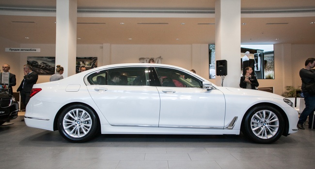 Новый закон не успокоил «евробляхеров», но обвалил рынок авто премиум-класса: новый BMW X6 упал в цене на 420 тысяч грн