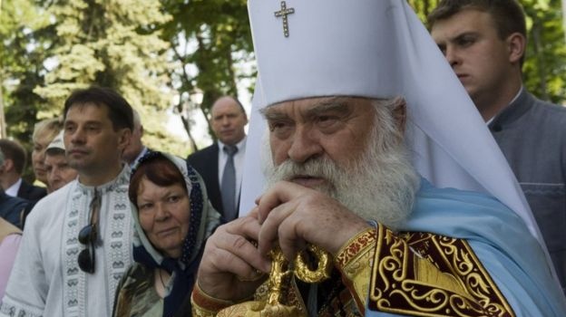 Порошенко вручил награды двум священникам УПЦ МП Порошенко вручил награды двум священникам УПЦ МП