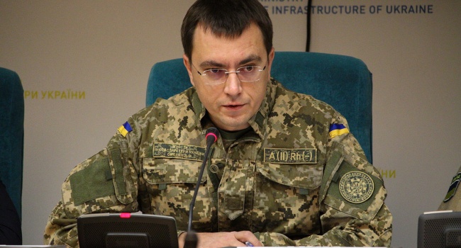 Блогер: экспресс в Борисполь сломался, потому что министр инфраструктуры Омелян одел камуфляж? Блогер: экспресс в Борисполь сломался, потому что министр инфраструктуры Омелян одел камуфляж?