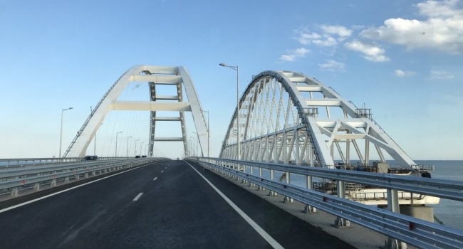 Политолог: россияне могут взорвать Керченский мост, что станет предлогом для наступления