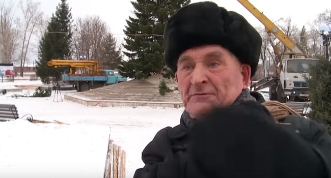 Вот это нужно ставить в эфир: сеть порвало видео реакции российского пенсионера на городскую елку Вот это нужно ставить в эфир: сеть порвало видео реакции российского пенсионера на городскую елку