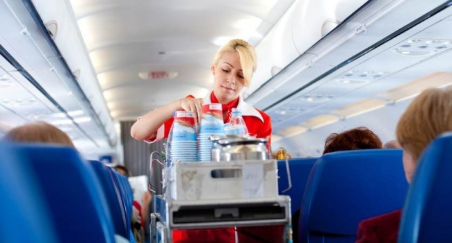 Почему не стоит пить воду на борту самолёта