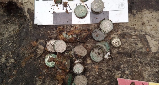 Археологи обнаружили в Киеве древний ценный клад 