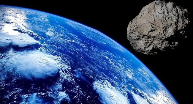 «Столкновения с Землей можно сравнить с ядерной микрокатастрофой»: к нашей планете движется огромный астероид 
