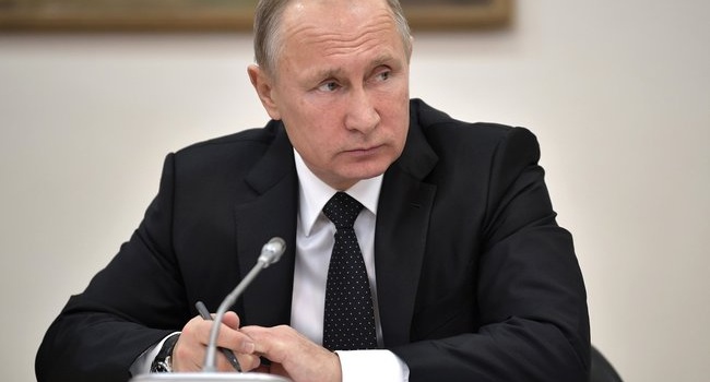 Путину публично дали понять, что военное положение ввел не столько Порошенко, сколько США Путину публично дали понять, что военное положение ввел не столько Порошенко, сколько США