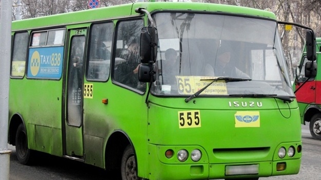 «Долб*нные малор*ссы»: в Киеве из-за отрезанного Крыма разгорелся скандал 
