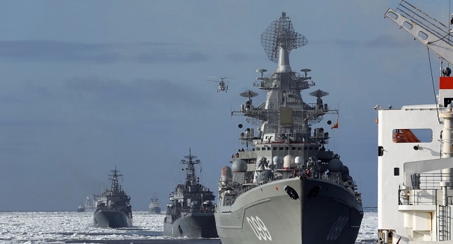 РФ пользуется тем, что в ЕС сейчас свои проблемы, поэтому и начала военные приготовления в Черном море 