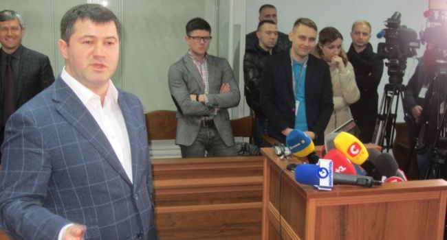 Журналист: без разбора полета обвинить Порошенко в восстановлении Насирова может только недалекий человек или популист
