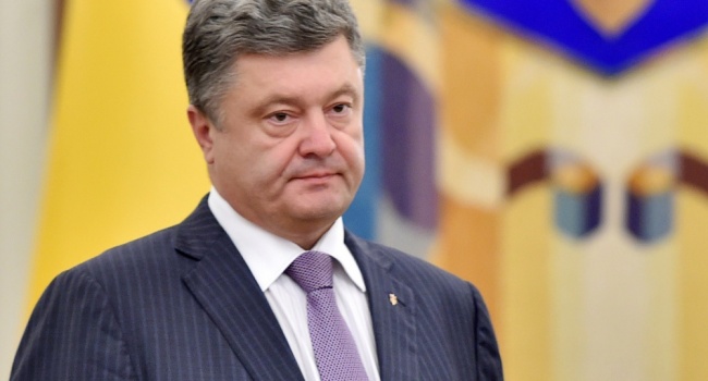  Скандальный политолог: «Решение Порошенко принесёт проблемы простым украинцам»