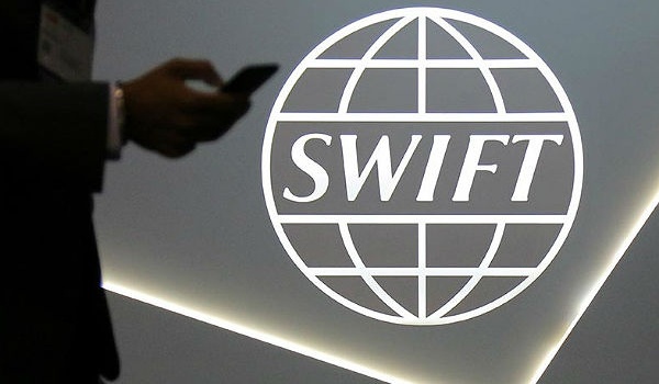 Илларионов: Россию не остановит даже отключение от SWIFT