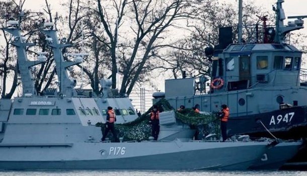 Российских пограничников наградили грамотами за захват украинских кораблей