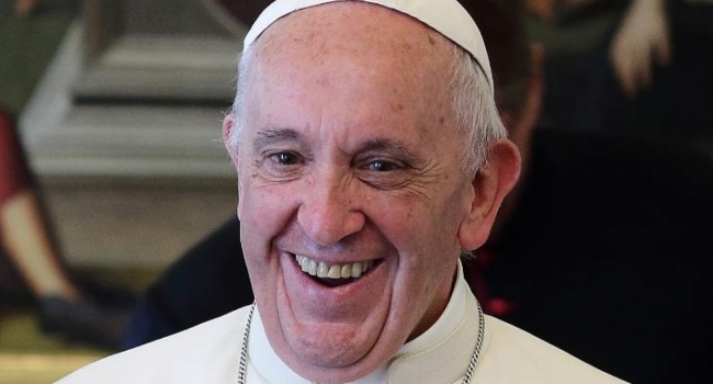 Папа Римский уволил двух своих советников из-за секс-скандала