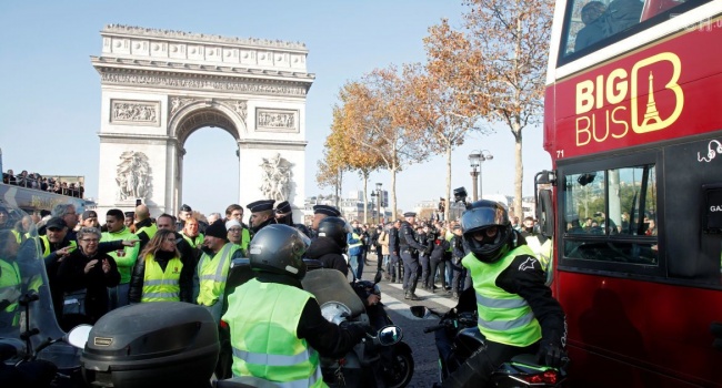  Властей Франции предупредили о новых массовых протестах