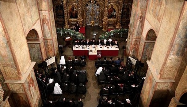 На Объединительном соборе Порошенко посадили в «президиум» 