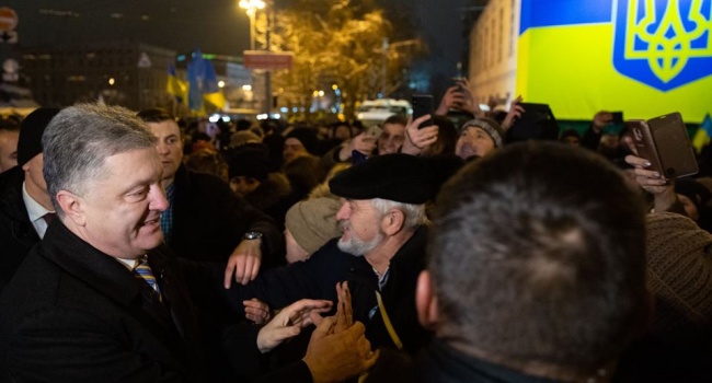 Политолог: никто не просит «зрадофилов» голосовать за Порошенко, а просто признать, что для всей Украины кто-то сделал добро Политолог: никто не просит «зрадофилов» голосовать за Порошенко, а просто признать, что для всей Украины кто-то сделал добро