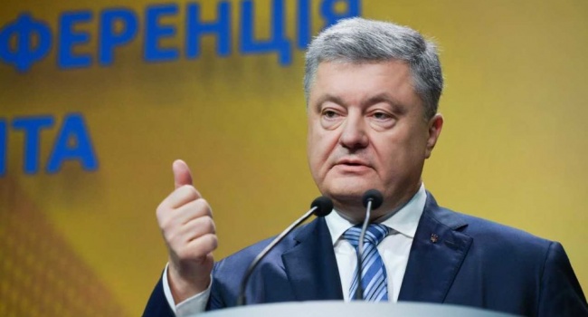 «Все в государственных интересах»: Порошенко рассказал о продолжении военного положения в Украине 