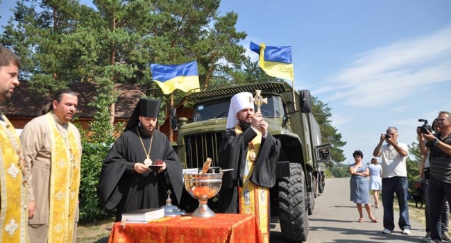 Сеть впечатлили фото волонтерской деятельности предстоятеля Единой православной церкви в Украине митрополита Епифания