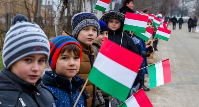 На Закарпатье для венгров будут бесплатные курсы украинского На Закарпатье для венгров будут бесплатные курсы украинского