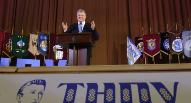 "Молюсь и делаю зарядку" - Порошенко о своем утре "Молюсь и делаю зарядку" - Порошенко о своем утре