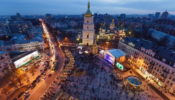 В Киеве сегодня официально зажгут новогоднюю елку: стало известно об ограничении движения 
