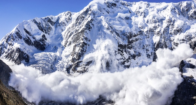 70 см снега: в Карпатах объявили высочайшую степень лавинной опасности