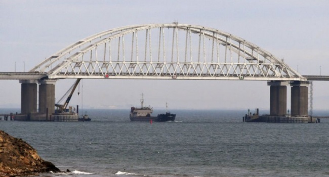 «Это для нас принципиально»: Турчинов рассказал о новом проходе украинских кораблей через Керченский пролив 