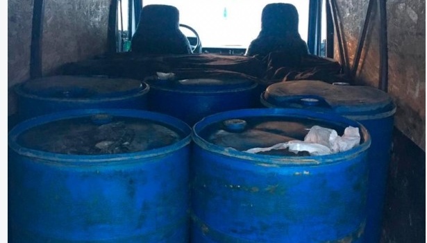 Полиция задержала микроавтобус, перевозящий нелегально 2,5 тыс. литров спирта
