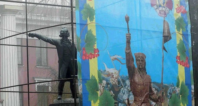 Памятники Суворову нужно убрать по всей стране, – ветеран АТО