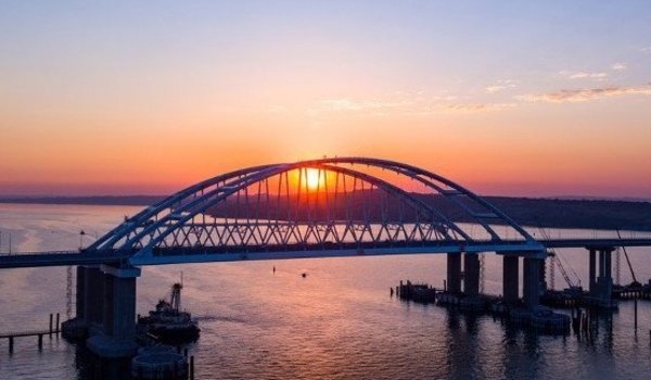 «Крымский мост – это многолетняя спецоперация»: журналист объяснил, как «постройка века» стала главной провокацией России 