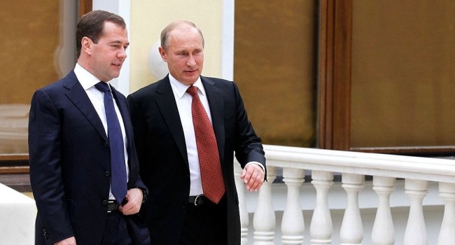 В Кремле раскол власти? Медведев пошел против Путина